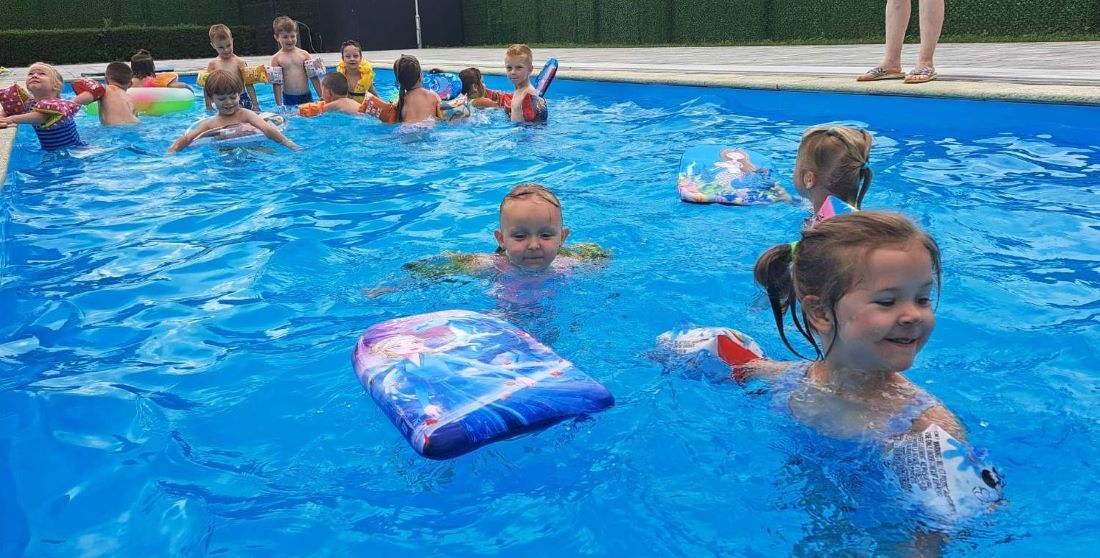 Dijete još ne zna plivati? Ovo su prvi koraci za roditelje, a može i na obuku u PK Jug