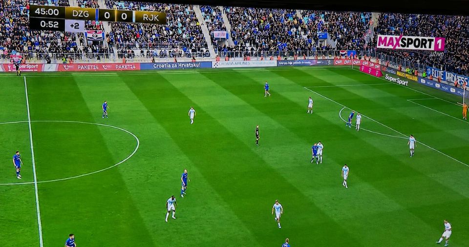 LUDILO NA FINALU KUPA / Navijač šetao travnjakom, Dinamo pogodio dvije stative protiv Rijeke