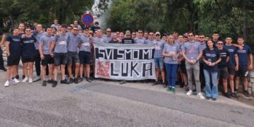 DIRLJIVA GESTA Dubrovački maturanti odali počast tragično stradalom Luki Milovcu