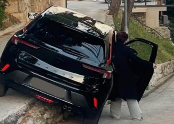 Tko mu je dao vozačku? Pogledajte kako je majstor parkirao u Kotorskoj ulici u Dubrovniku