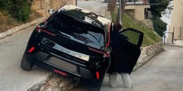 Tko mu je dao vozačku? Pogledajte kako je majstor parkirao u Kotorskoj ulici u Dubrovniku