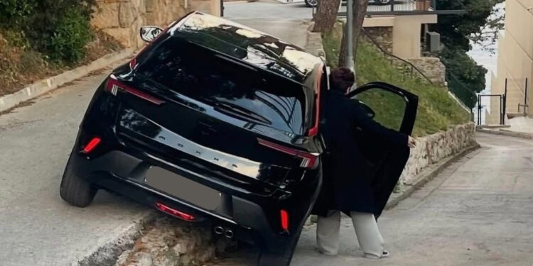 Tko mu je dao vozačku? Pogledajte kako je majstor parkirao u Kotorskoj ulici u Dubrovniku