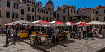 Grad Dubrovnik uvodi potpore do 500 eura mjesečno za prodavače na placi i peskariji