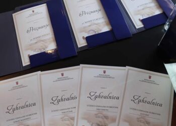 Policija bira vozače koji staju pješacima na zebri: Među pet dobitnika četiri su žene, zašto nismo iznenađeni