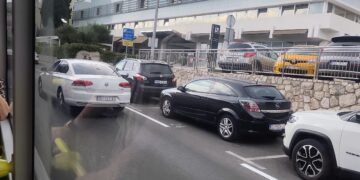 POTPUNI KOLAPS Promet po gradu preopterećen! Autobus smo čekali gotovo 40 minuta