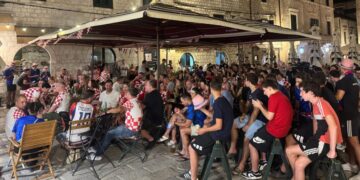 Atmosfera u Gradu: Evo kako se prati utakmica Hrvatske i Engleske (FOTO)