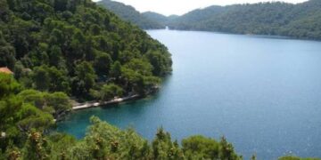 Mjesto kraj Dubrovnika danas mjeri 26 stupnjeva u moru, a tek je počelo