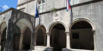 Finacijska kriza, napuštanje sjednica, navala ugostitelja, smjene… važne odluke i politički sukobi