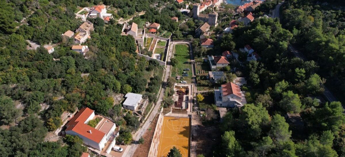 U Suđurđu su suši zapušteno zelenilo: Cijevi za navodnjavanje položene, ali nedostaje ključni dio opreme