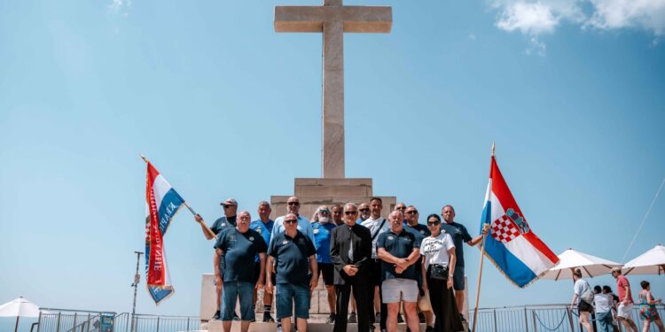 Branitelji pješačili 22 dana od Vukovara do Dubrovnika: Na Srđu proslavljen završetak pete tradicionalne hodnje