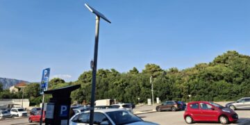 OPĆA BOLNICA: Da, sada je mrak, ali nakon vašeg teksta zatražili smo od zakupnika parkinga da upali svjetlo