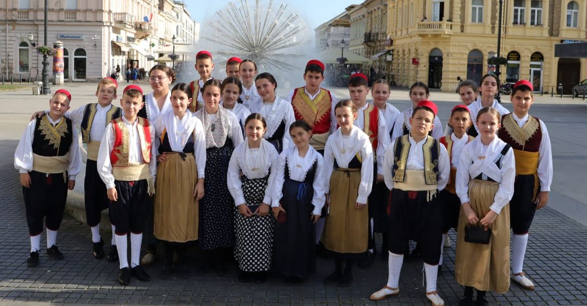 FOTO Mali Linđo iz Slanog ponosno je predstavljao županiju u Vinkovcima