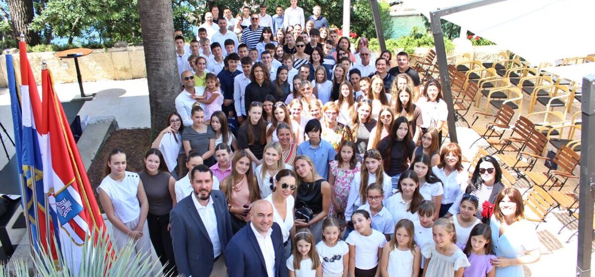Znanje, sport i talent na jednom mjestu: Nagrađeni najbolji učenici županije, evo otkud dolaze