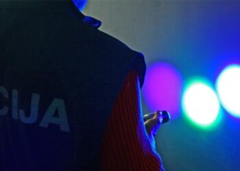 Drogirani zreli ljudi bježali policiji pa tijekom vožnje pokušali zamijeniti mjesta, kazne primjerene