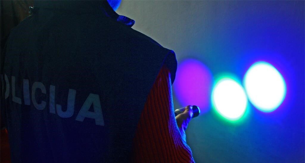 Drogirani zreli ljudi bježali policiji pa tijekom vožnje pokušali zamijeniti mjesta, kazne primjerene