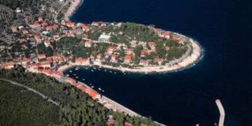 ŽUPANIJA SLAVI Čim odu turisti, teški strojevi stižu u Blato, samo da ne bude žalbi