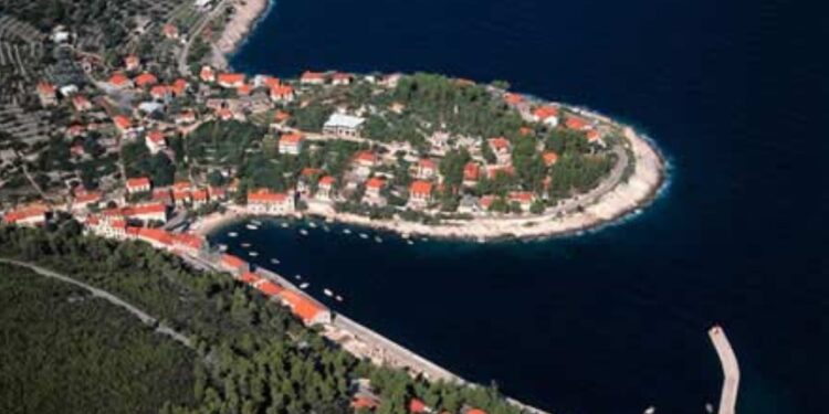 ŽUPANIJA SLAVI Čim odu turisti, teški strojevi stižu u Blato, samo da ne bude žalbi