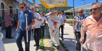 Korosante – višestoljetna tradicija juga, cvjetne procesije koje su vjernike štitile od kuge
