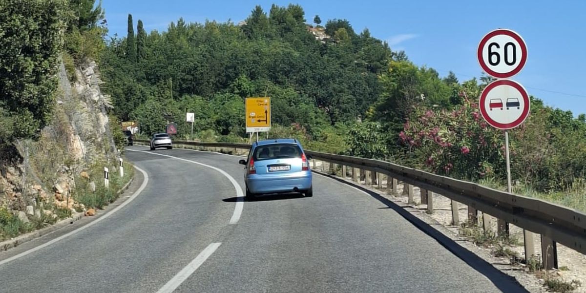 Vozač iz Trebinja bacio je zapaljeni opušak cigarete u šumu tijekom vožnje. Ovo je katastrofa