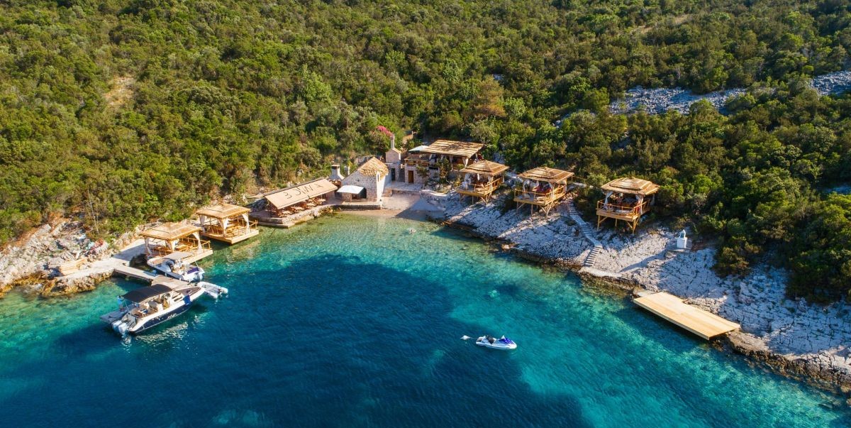 DRŽAVNI INSPEKTORAT: Omiljeni restoran svjetskih zvijezda Bowa na Šipanu ostao bez ilegalnih objekata