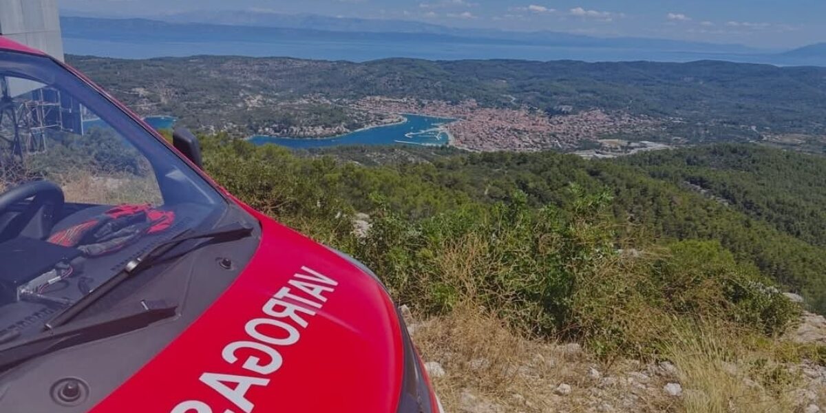 NOVI POŽAR NA KORČULI Brza intervencija Velolučana, kanadera i Air Tractora