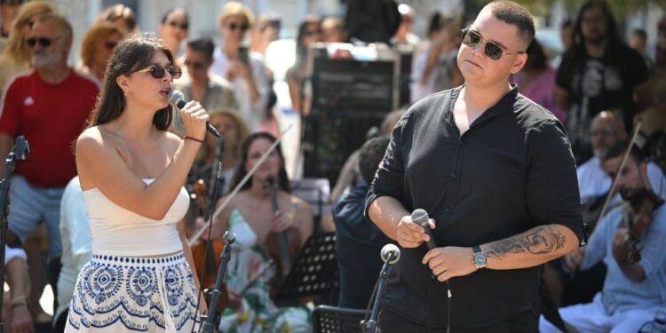 TRAG U BESKRAJU Katarina i Pjero ukrali show, korčulanski slavuji oduševili u veloluškom Žardinu