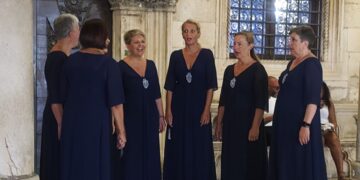 (VIDEO) NEMA TKO NIJE ZASTAO Ženska klapa Amfora oduševila glasovima i zaradila ovacije