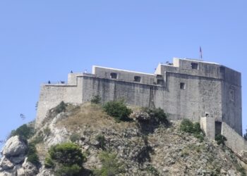 Jedan od najljepših pogleda u Dubrovniku i dalje osvaja – park Pile nudi predah uz pogled na Lovrjenac