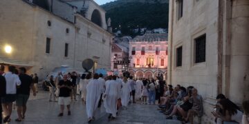 [VIDEO] Pogledajte kako se hrli na otvaranje Dubrovačkih ljetnih igara