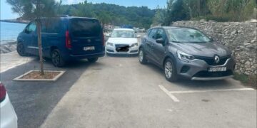 PROMETNI KAOS Vozači blokirali promet, u ponedjeljak se brišu stare parkirne linije
