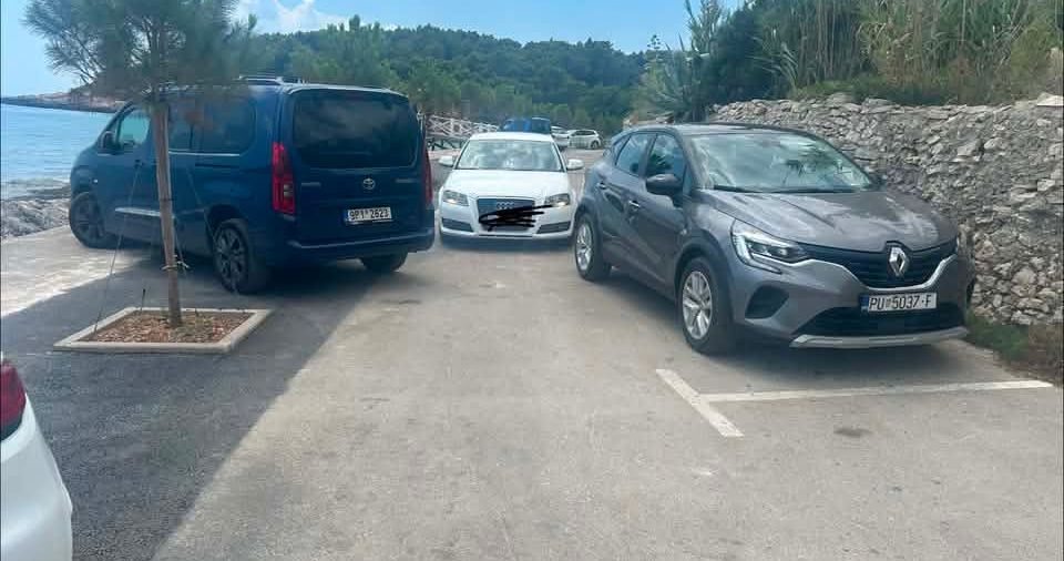 PROMETNI KAOS Vozači blokirali promet, u ponedjeljak se brišu stare parkirne linije