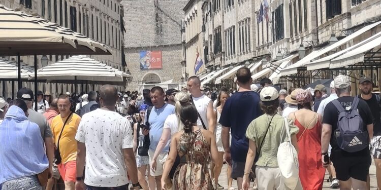 “Hodajući GPS-ovi u akciji”, kad lokalci preuzmu ulogu navigacije, evo najčešćih pitanja turista