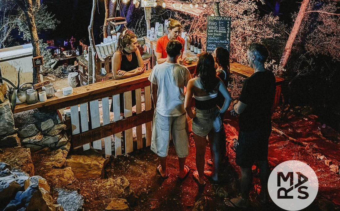 Čekamo vas u našoj mljetskoj šumi, slijede koncerti, filmske projekcije, boravak u prirodi…
