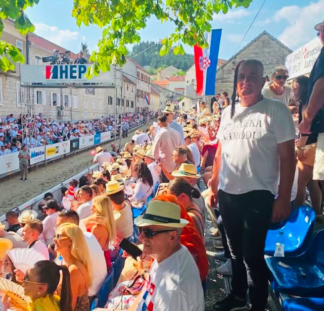 VIDEO: Gradonačelnik na Sinjskoj alci iz ekscesa u eksces. Pogledajte sto su uhvatile kamere.