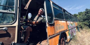 Ivica Kostelić uz autobus usred mljetskog zelenila: Iza neobičnog prizora krije se priča stara desetljećima