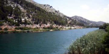 Neretva je promijenila izgled, netko je izbacio otpadne vode u rijeku. Građani su obavijestili inspekciju