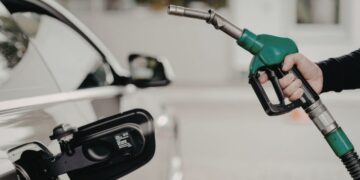 Gorivo ponovno poskupljuje: Znate li koliko bi koštala litra bez Vladinih mjera