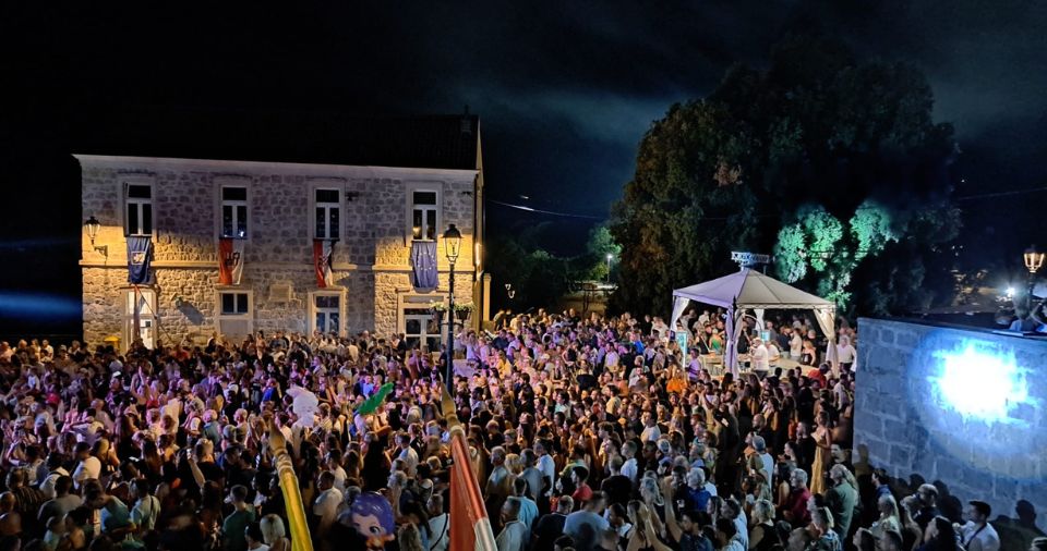 PLJUSAK IZ VEDRA NEBA KAO SIMBOL Pupnat veličanstveno proslavio Gospu od Sniga i Dan pobjede