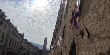 OLUJA Dubrovnik se simbolično probudio u sparno ljetno jutro