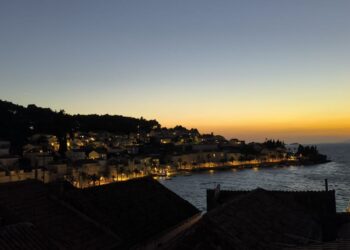 KORČULANI IZVADILI MOBITELE Stigao Pelorus, 115-metarska superjahta burne milijarderske prošlosti