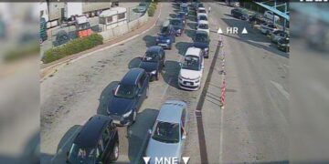 Na Karasovićima od jutra kolone: Za ulazak u Hrvatsku čeka se oko tri sata
