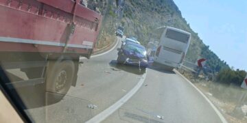 Prometna nesreća na magistrali iznad Grada, jedna osoba ozlijeđena