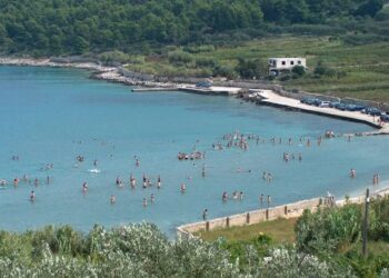Na omiljenoj otočnoj plaži ne preporučuje se kupanje, opet veliko zagađenje fekalijama