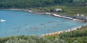 Na omiljenoj otočnoj plaži ne preporučuje se kupanje, opet veliko zagađenje fekalijama