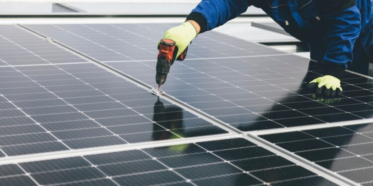 VELIKA PROMJENA ZA SOLARE Stanari će moći dijeliti struju s krova, priključak više neće čekati mjesecima