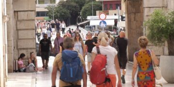 DI SU PARE? Gdje su nestali turisti? Nigdje. Tu su, samo paze gdje i kako troše