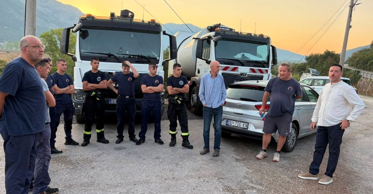 Nakon prometnog kolapsa: Samo u Vitaljini prikupljeno već 15 kubika otpada, u čišćenje se uključili i vatrogasci