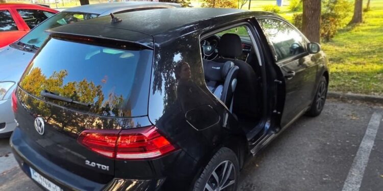 LOPOVI PODIGLI LJESTVICU S Golfa odnijeli cijela vrata, dječju sjedalicu ostavili, auto nisu ni ogrebali