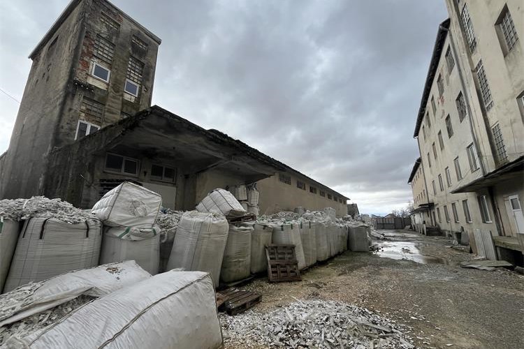 HISTERIJA PROTIV ZNANOSTI Tadić nudi postrojenje koje spaljuje sav gospićki otpad za četiri mjeseca, ali…