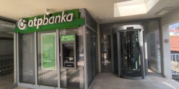 TRAJEKTOM NA ŠALTER Pelješac ostaje bez banke, OTP zatvara poslovnicu u Orebiću